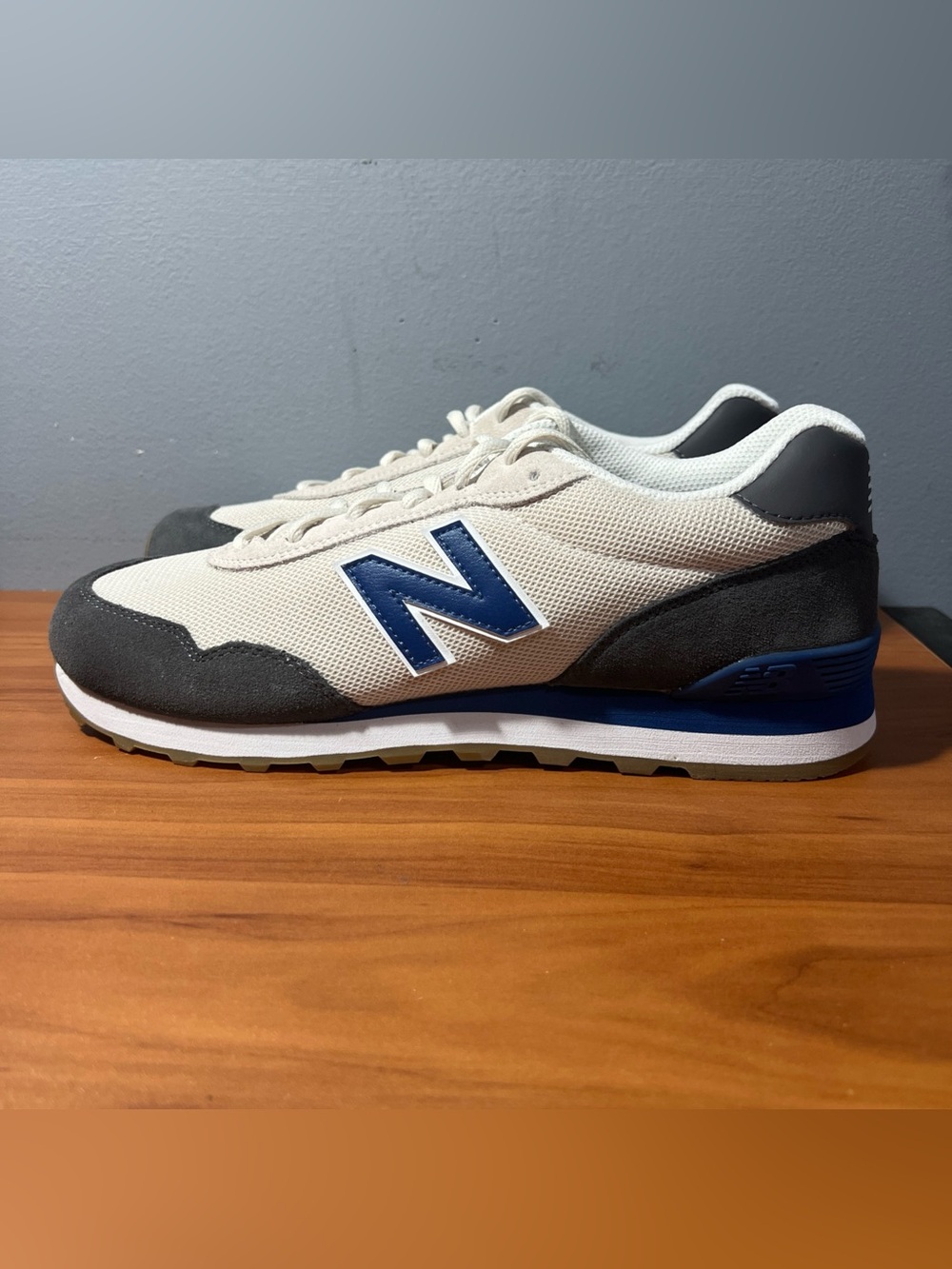 New Balance Men's Cream, Gray & Blue Retro Trainer